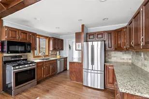 7 Hazelwood Pl, Huntington, NY 11743 - Photo 8