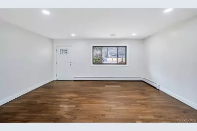 350 Brookhaven Avenue, Riverhead, NY 11901 - Photo 6