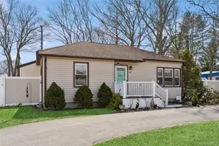 42 Pinetop Dr, Shirley, NY 11967 - Photo 2