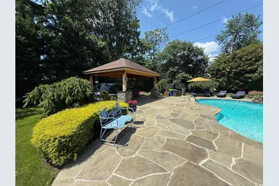 14 Townsend Place, Syosset, NY 11791 - Photo 32