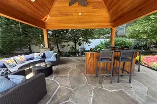 14 Townsend Pl, Syosset, NY 11791 - Photo 22