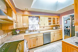 14 Townsend Pl, Syosset, NY 11791 - Photo 8