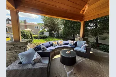 14 Townsend Place, Syosset, NY 11791 - Photo 24