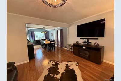 14 Townsend Place, Syosset, NY 11791 - Photo 12