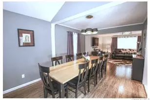 14 Townsend Pl, Syosset, NY 11791 - Photo 10