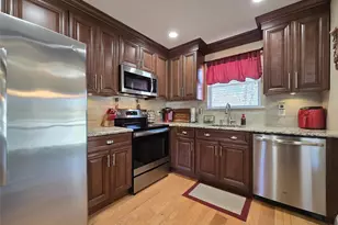 31 Stanley Dr, Shirley, NY 11967 - Photo 6