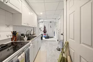 23 Forsythe Pl, Newburgh, NY 12550 - Photo 4