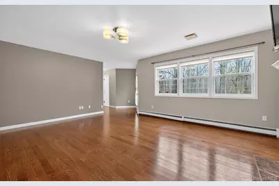 9 Oxford Court, Wheatley Heights, NY 11798 - Photo 22