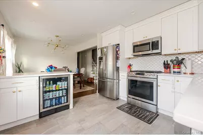 18 Cambridge Drive, Babylon, NY 11702 - Photo 6