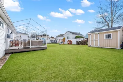 18 Cambridge Drive, Babylon, NY 11702 - Photo 20