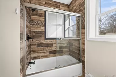 19 Milburn Road, Sound Beach, NY 11789 - Photo 18