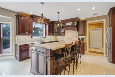 8 Kimberly Court, Manorville, NY 11949 - Photo 4