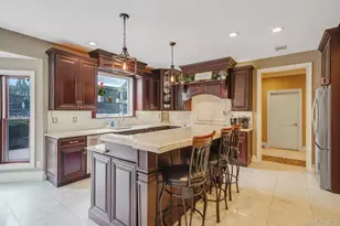 8 Kimberly Ct, Manorville, NY 11949 - Photo 4