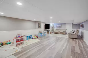 8 Kimberly Ct, Manorville, NY 11949 - Photo 32