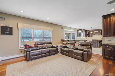 8 Kimberly Court, Manorville, NY 11949 - Photo 12