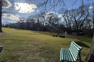 199 Skyline Dr, Coram, NY 11727 - Photo 20