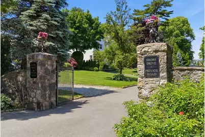 2 Shore Drive, Manhasset, NY 11030 - Photo 2