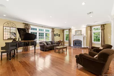 2 Shore Drive, Manhasset, NY 11030 - Photo 10
