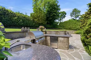 2 Shore Dr, Manhasset, NY 11030 - Photo 36