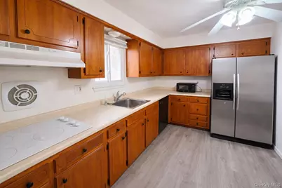 14 Upland Drive, East Northport, NY 11731 - Photo 4