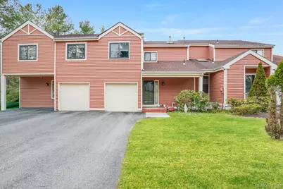 4 Meadow Way, Hopewell Junction, NY 12533 - Photo 2