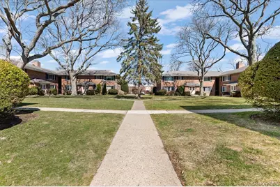 11 Edmunton Dr #E5, North Babylon, NY 11703 - Photo 14