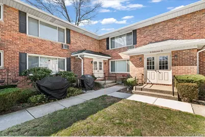 11 Edmunton Dr #E5, North Babylon, NY 11703 - Photo 2