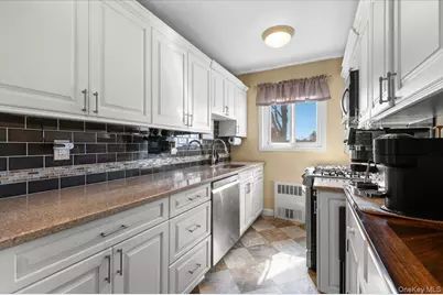 11 Edmunton Dr #E5, North Babylon, NY 11703 - Photo 8