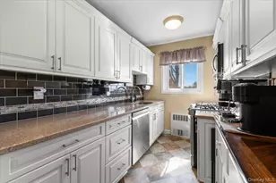 11 Edmunton Dr, North Babylon, NY 11703 - Photo 8