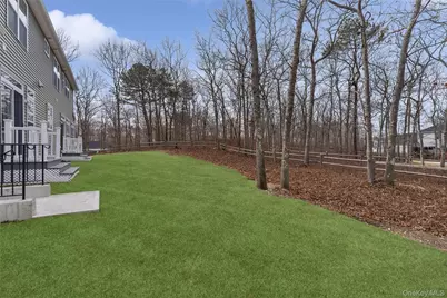 16 Gateway Court, Hampton Bays, NY 11946 - Photo 30