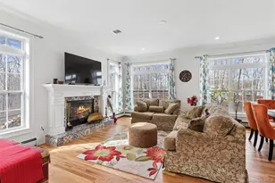 16 Gateway Ct, Hampton Bays, NY 11946 - Photo 4