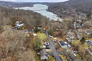 24 Homestead Dr, Carmel, NY 10512 - Photo 2