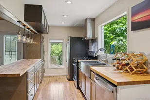 8 Towle Pl, Glen Cove, NY 11542 - Photo 8