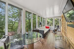 8 Towle Pl, Glen Cove, NY 11542 - Photo 18