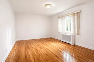 260-11 Langstone Ave, Glen Oaks, NY 11004 - Photo 4