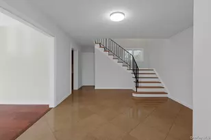 2 Pickwood Ln, Great Neck, NY 11024 - Photo 4