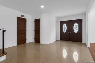 2 Pickwood Ln, Great Neck, NY 11024 - Photo 4