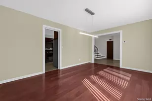 2 Pickwood Ln, Great Neck, NY 11024 - Photo 8