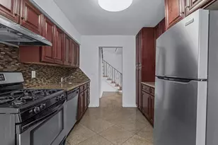 2 Pickwood Ln, Great Neck, NY 11024 - Photo 10