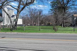 2 Pickwood Ln, Great Neck, NY 11024 - Photo 30