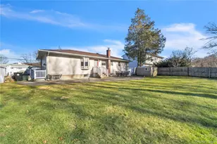 1408 St Louis Ave, Bay Shore, NY 11706 - Photo 30