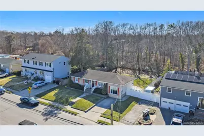 1408 Saint Louis Avenue, Bay Shore, NY 11706 - Photo 4