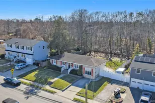 1408 St Louis Ave, Bay Shore, NY 11706 - Photo 4