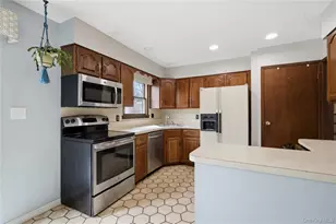 26 Bowden Dr, Huntington Station, NY 11746 - Photo 4