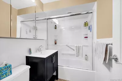 2035 Central Park #3G, Yonkers, NY 10710 - Photo 10