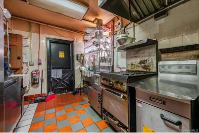 2918 Bruckner Boulevard, Bronx, NY 10465 - Photo 12