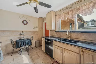 175 Rockaway Parkway, Valley Stream, NY 11580 - Photo 16