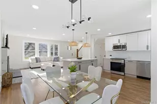 18 Maple Pl, Huntington, NY 11743 - Photo 10