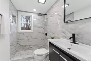 18 Maple Pl, Huntington, NY 11743 - Photo 18