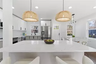 18 Maple Pl, Huntington, NY 11743 - Photo 6